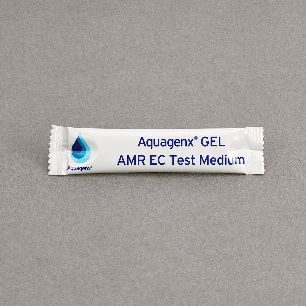 Single packet of GEL AMR EC powder growth medium in Aquagenx GEL AMR EC Kits